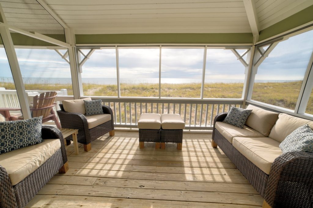 Screened porch area